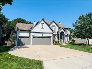 5808 NE Coral Dr, Lees Summit, MO 64064