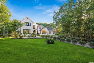 116 Middle Line Hwy, Southampton, NY 11968
