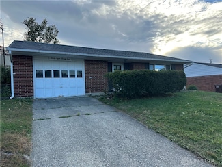 2824 Pinegrove Dr, Dayton, OH 45449