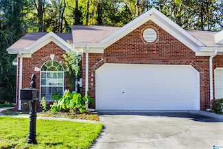 447 Creekview Cir, Gardendale, AL 35071