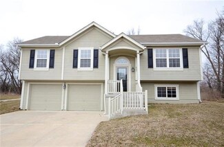 932 S Kisner Dr, Independence, MO 64056