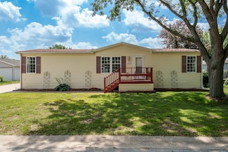 5381 Ebonywood Ln, Roscoe, IL 61073