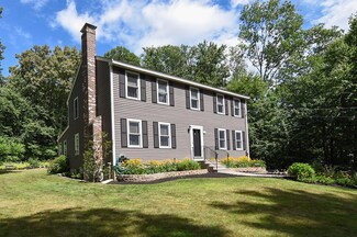 17 Woodland Dr, Sandown, NH 03873