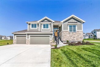 10301 N Oakland Ave, Kansas City, MO 64157