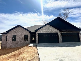 1001 Duke Dr, Bauxite, AR 72011