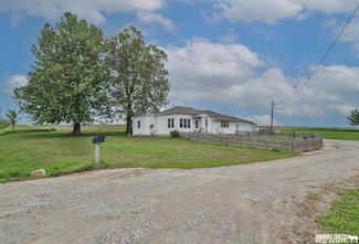 72030 649 Ave, Shubert, NE 68437