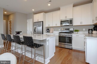 146 Stoutsburg Blvd, Pennington, NJ 08534