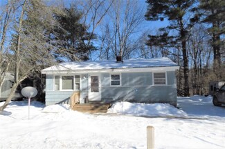 33 Pleasant St, Ludlow, VT 05149