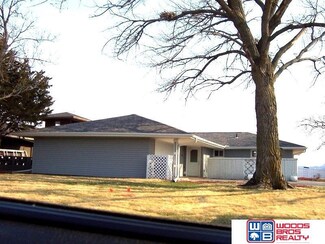 1042 N Lakeshore Dr, Lincoln, NE 68528