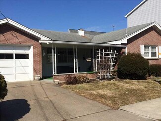 221 Green St, California, PA 15419