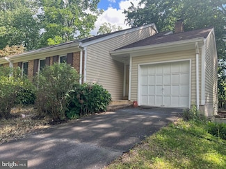 5911 Wood Sorrels Ct, Burke, VA 22015