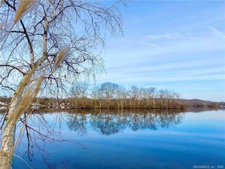 10 Glover Ave, Old Lyme, CT 06371