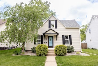 1804 Cypress St, Highland, IL 62249