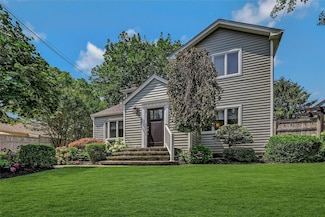 95 Kelsey Ave, Huntington Station, NY 11746