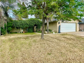 2344 N Turner Ct, Visalia, CA 93291