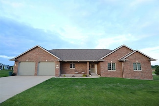 1163 Hansel Cir, Peosta, IA 52068