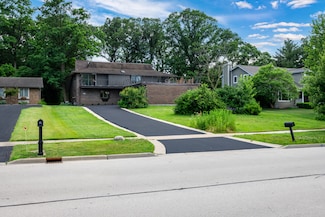 1017 Barneswood Dr, Downers Grove, IL 60515