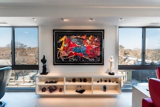 1010 Memorial Dr Unit 6G, Cambridge, MA 02138