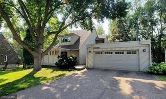 110155 Stanford Cir, Chaska, MN 55318