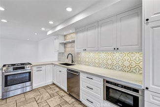 334 Tours Ln, Costa Mesa, CA 92627