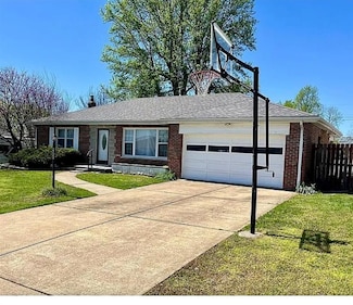 9859 Knollshire Dr, Saint Louis, MO 63123