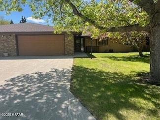 311 18th Ave SE, Devils Lake, ND 58301