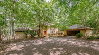 941 Wilton Coves Dr, Hartfield, VA 23071