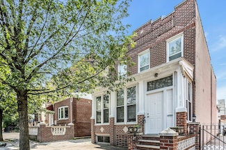 25-34 42nd St, Long Island City, NY 11103