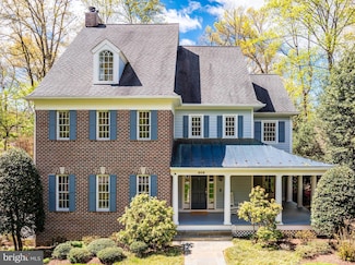 808 Crews Rd, Great Falls, VA 22066