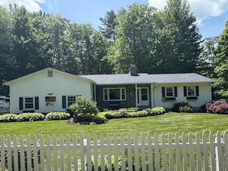 3 Logwood Cir, Essex Junction, VT 05452