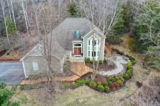 1040 N Lost Woods Rd, Oconomowoc, WI 53066
