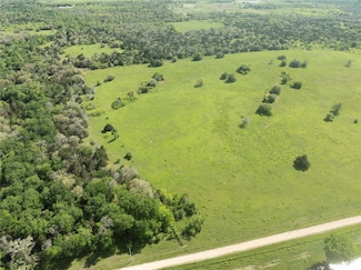 05 Hunt Ln, Waelder, TX 78959