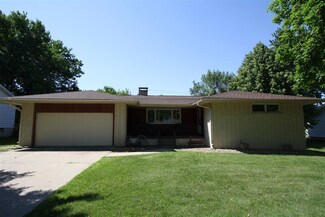 1008 1st St NE, Oelwein, IA 50662