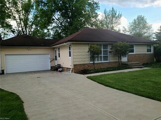 1192 Mapleview Dr, Seven Hills, OH 44131