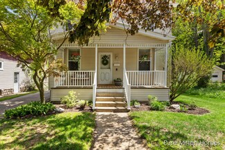 1050 Woodrow Ave NW, Grand Rapids, MI 49504