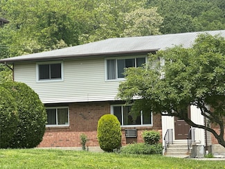 1103 Parr Meadow Dr, Newburgh, NY 12550