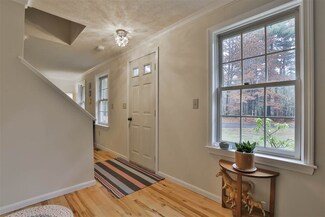 52 Hillcrest Rd, Litchfield, NH 03052