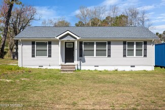 14 Silver Lake Rd, Wilmington, NC 28412
