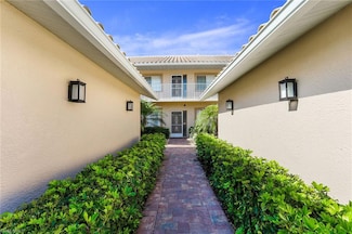 9022 Michael Cir Unit 4, Naples, FL 34113