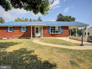 599 Lindia Dr, Chambersburg, PA 17202