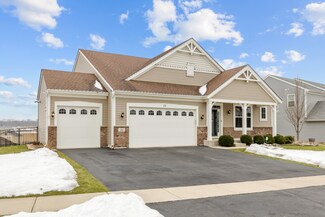 11 Catamaran Cir, Pingree Grove, IL 60140