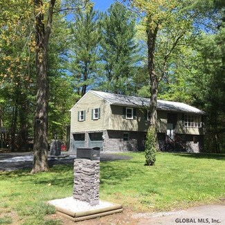 321 Parkview Dr, Schenectady, NY 12303