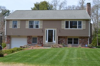 3 Carl Gardner Rd, Monument Beach, MA 02553