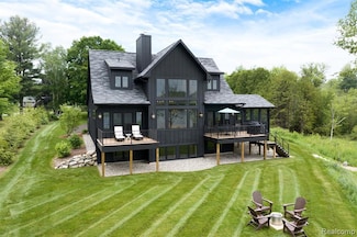 521 S Lake Shore Dr, Lake Leelanau, MI 49653
