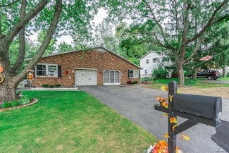 17 Quarry Dr, Albany, NY 12205