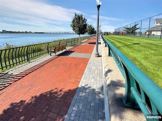 20 Redwood St, Jersey City, NJ 07305