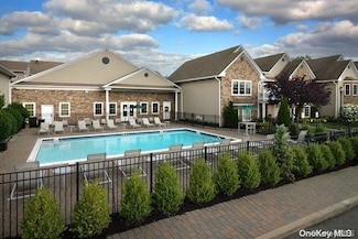 2200 Dolphin Ln Unit 1008, Holbrook, NY 11741