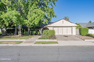 2222 Emmett Ave, Simi Valley, CA 93063