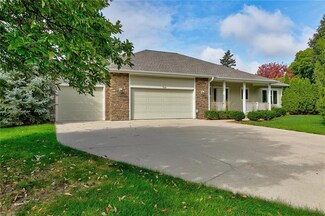 704 40th St, West Des Moines, IA 50265