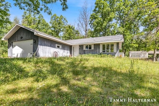 23718 Gates Rd, Howard City, MI 49329